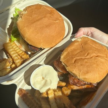 Ma'ona Lunch Counter - Kimchi bacon burger & BBQ Burger - Burgers Near Me - Keaau, Hawaii