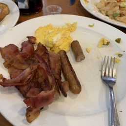 Scrambled eggs, sausage and bacon