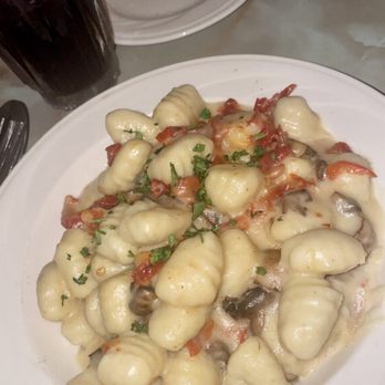 Uricchio's Trattoria - Gnocchi Alfredo With Mushrooms & Sundried Tomatoes - Italian Near Me - Bakersfield, California Uricchio's Trattoria - Gnocchi Alfredo With Mushrooms & Sundried Tomatoes - Italian Near Me - Bakersfield, California