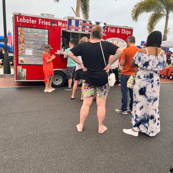 THE LOBSTER TANK - Part of the line - Food Trucks Near Me