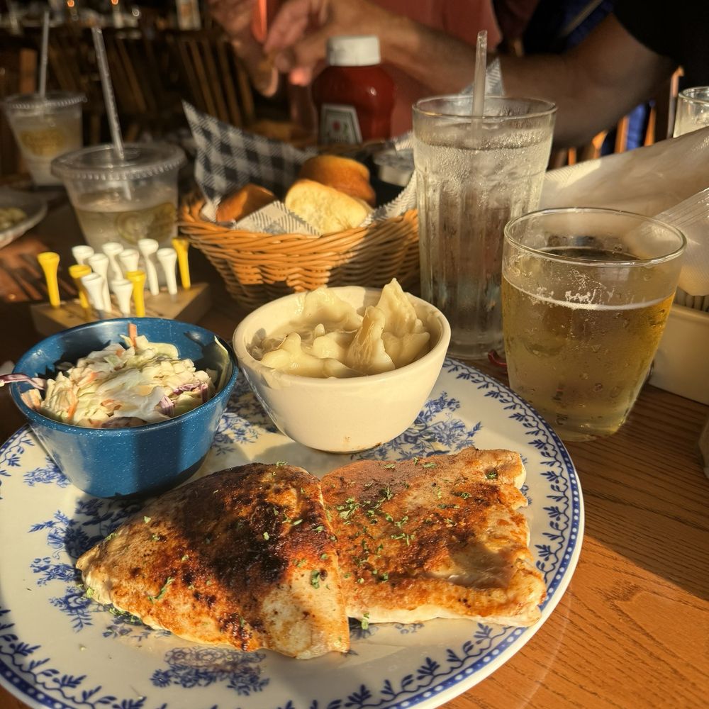 Cracker Barrel Old Country Store - American Near Me - Council Bluffs, Iowa