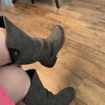 Q Shoes - just got the cutest boots and I'm ready for fall season! So comfy and you cannot beat the insoles they have here. - Shoe Stores Near Me - Albuquerque, New Mexico