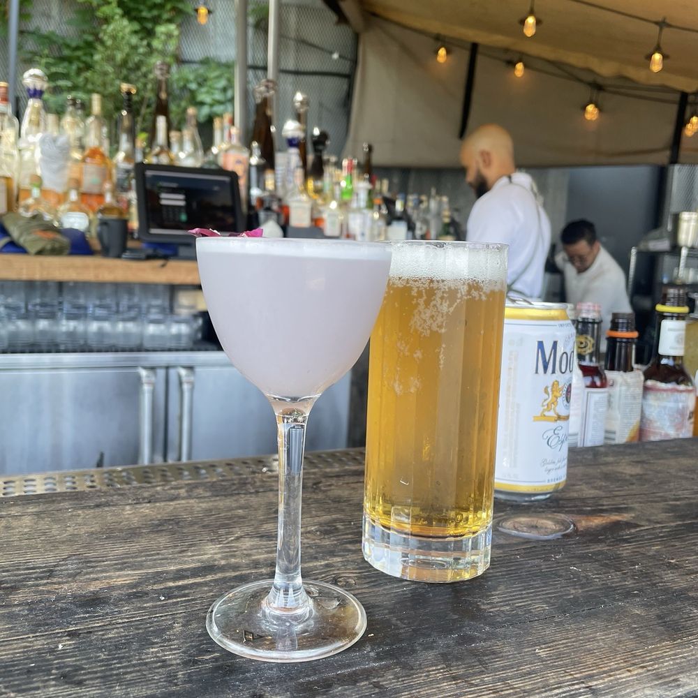 Harriet's Rooftop - Gin cocktail and modelo - Lounges Near Me - Brooklyn, New York