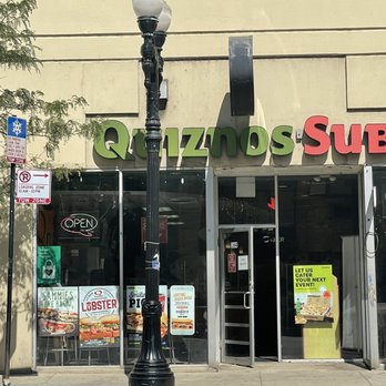 Quiznos - the entrance to a restaurant - Sandwiches Near Me - Chicago, Illinois