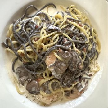 Maccheroni Republic - Bianchi & Neri - Italian Near Me - Los Angeles, California
