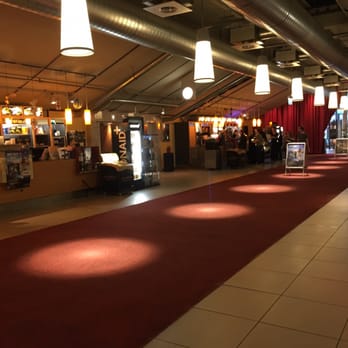 CineStar - Gang zu den Kinosälen. Nachos und auch scheinbar das Popcorn sind nicht selten vom Vortag! - Cinema Near Me - Dusseldorf, NW CineStar - Gang zu den Kinosälen. Nachos und auch scheinbar das Popcorn sind nicht selten vom Vortag! - Cinema Near Me - Dusseldorf, NW