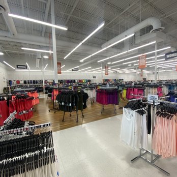 DICK'S Warehouse Sale - Clothing - Sports Wear Near Me - Kissimmee, Florida DICK'S Warehouse Sale - Clothing - Sports Wear Near Me - Kissimmee, Florida