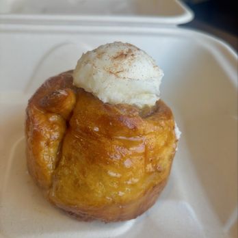 Bakewell - Cinnamon roll - Bakeries Near Me - Denver, Colorado