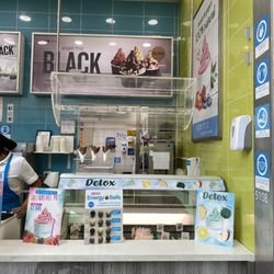 Yogen Früz - Order counter