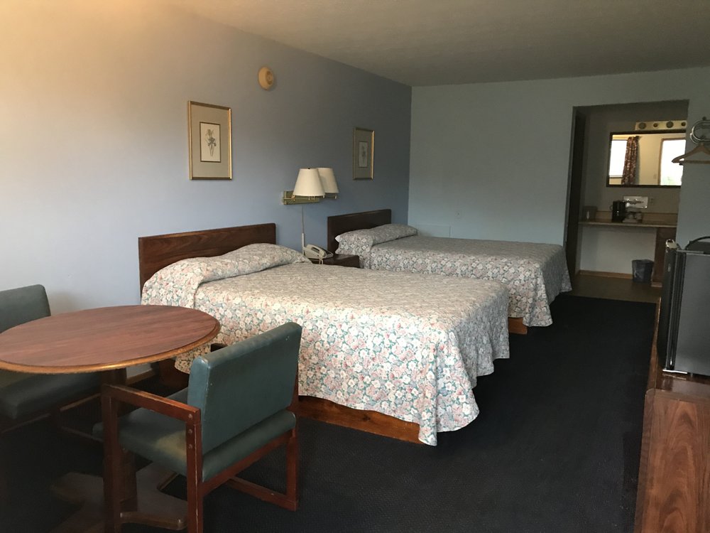 CHAPMANVILLE INN Updated August 2024 28 Photos 48 Brick Yard Rd