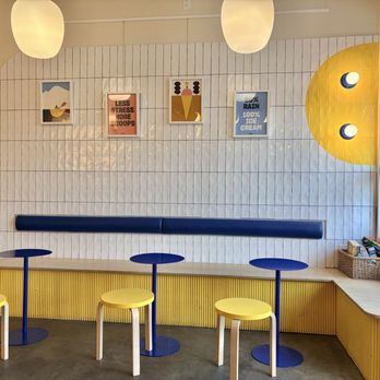 Always Summer Cafe - Super cute seating - Ice Cream & Frozen Yogurt Near Me - Lake Forest Park, Washington