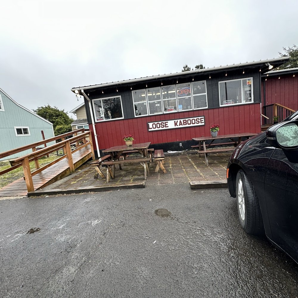 Loose Kaboose Diner - Outside Seating - American Near Me - Seaview, Washington