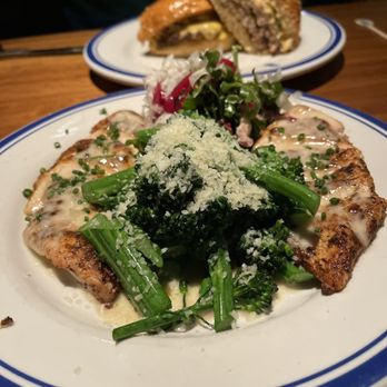 Hudson House - Burger and French chicken - American Near Me - Dallas, Texas Hudson House - Burger and French chicken - American Near Me - Dallas, Texas