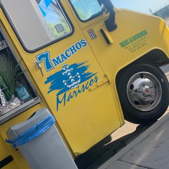 7 Machos Mariscos - Pacoima Location - Food Trucks Near Me - Pacoima, California