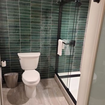 Hilton Stockton - clean shower - Hotels Near Me - Stockton, California