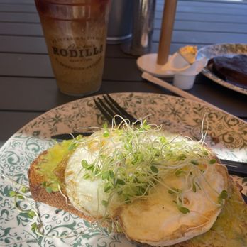 Rodilla - Avocado toast with an egg - Bakeries Near Me - Miami, Florida Rodilla - Avocado toast with an egg - Bakeries Near Me - Miami, Florida