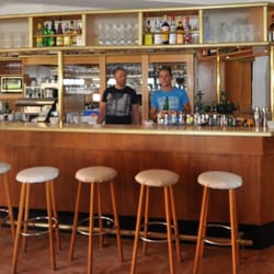 Schröders Cafe' u. Bier Point - am Nachmittag,  draußen ist schon voll