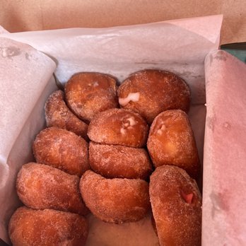 Leonard's Bakery - Malasadas - Bakeries Near Me - Honolulu, Hawaii Leonard's Bakery - Malasadas - Bakeries Near Me - Honolulu, Hawaii