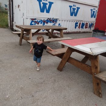 Tacos VIP - Two tables to eat at outside - Food Trucks Near Me - San Antonio, Texas Tacos VIP - Two tables to eat at outside - Food Trucks Near Me - San Antonio, Texas