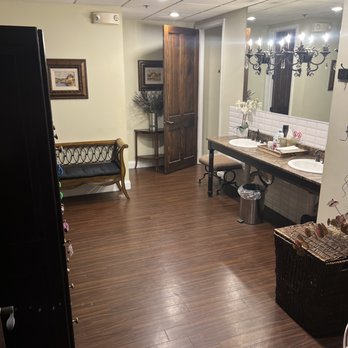 Tranquillo Medspa - Women's locker room - Day Spas Near Me - Middletown, New York Tranquillo Medspa - Women's locker room - Day Spas Near Me - Middletown, New York