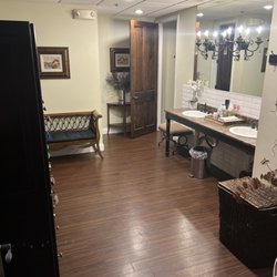 Tranquillo Medspa - Women's locker room