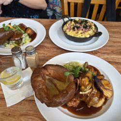 Bibendum - Ordered the Sunday chicken, beef top roast, and mac and cheese