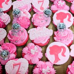 Delicious Cakes by Kayla - Barbie theme cupcakes