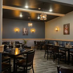 Mangia Bistro & Bar - Dining room