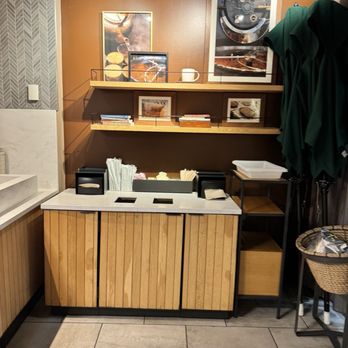 Starbucks - Coffee & Tea Near Me - Los Angeles, California Starbucks - Coffee & Tea Near Me - Los Angeles, California