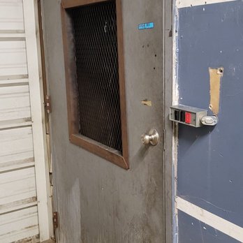 Extra Space Storage - Broken lift - Self Storage Near Me - Ontario, California