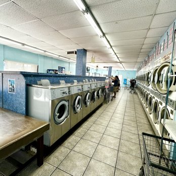 Coin Laundry - Inside - Laundromat Near Me - Long Beach, California