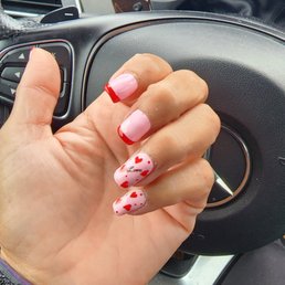 Valentines short nail design Valentines short nail design