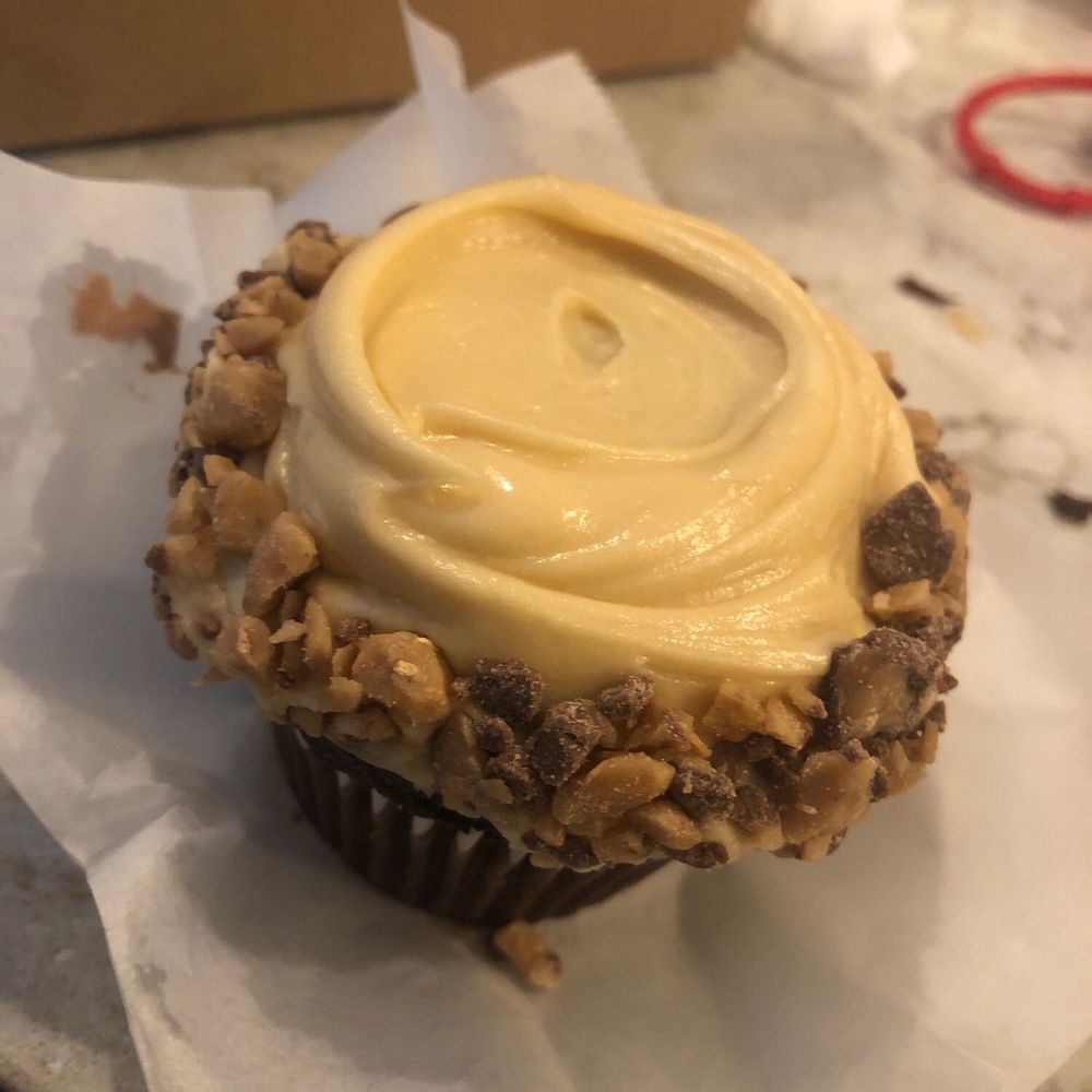 Frosted Cupcakery - Bakeries Near Me - Long Beach, California