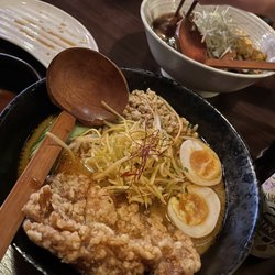 Takumi'9 Sapporo - Fried chicken ramen!