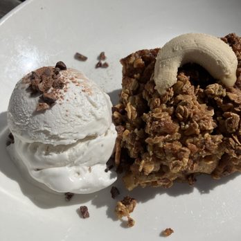 Trilogy Sanctuary - Apple crisp with coconut ice cream - Juice Bars & Smoothies Near Me - La Jolla, California