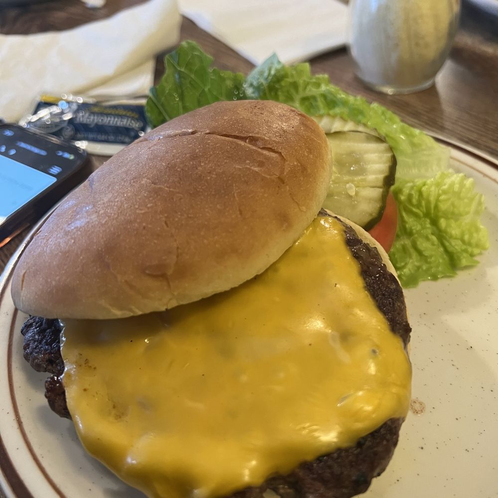 8 oz. Sirloin Burger Deluxe 8 oz. Sirloin Burger Deluxe