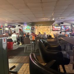 Spanky's Food and Spirits - Table area