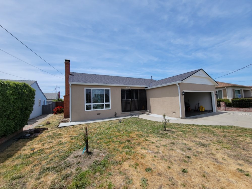 Slide of Gomez Diaz Roofing