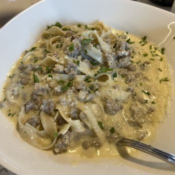 Alessia's Trattoria - Fettuccine Alfredo with Sausage - Italian Near Me - Mamaroneck, New York Alessia's Trattoria - Fettuccine Alfredo with Sausage - Italian Near Me - Mamaroneck, New York