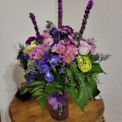Floral Creations by Eileen - Flower arrangement.