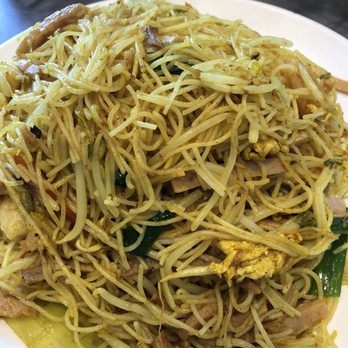 Sun's BBQ Restaurant - Singapore Style Fried Rice Vermicelli (in Curry) - Chinese Near Me - Calgary, Alberta