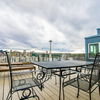 Emerald Stays - Stunning views from the Rooftop Deck. - Vacation Rentals Near Me - Seattle, Washington