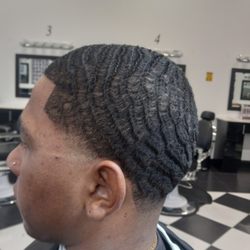 Classic Men Barber Shop - Temp Fade w/ 360 waves