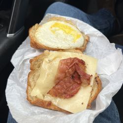 Dunkin' - Maple bacon sandwich