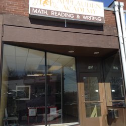 Applauden Academy - Center Entrance