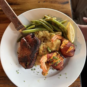 Harbor Docks - Surf and Turf - Sushi Bars Near Me - Destin, Florida Harbor Docks - Surf and Turf - Sushi Bars Near Me - Destin, Florida