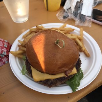 Watermark - Bacon Cheese burger - Cocktail Bars Near Me - New York, New York