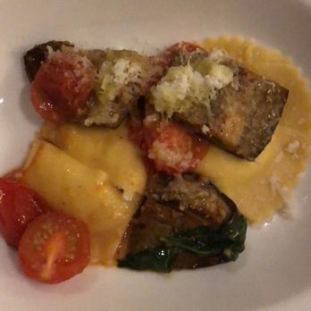 Pasta e Vino - Ravioli  met ricotta met tomaat en aubergine - Restaurants Near Me - Beek, LI
