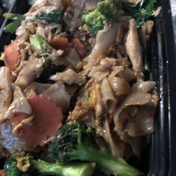 Thai Taste Kitchen - Pad See Ew w/ Chicken - Thai Near Me - Oakland, California