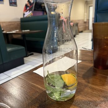 Numero Uno Pizza - Mint and lemon water - Pizza Near Me - Granada Hills, California